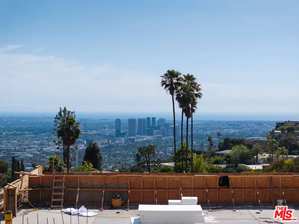 1868 N Doheny Drive, Los Angeles, CA — listing photo 1