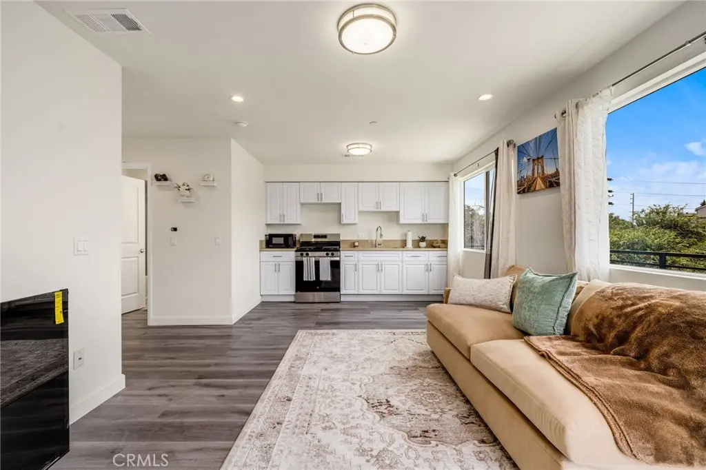 4410 bowman blvd C, Los Angeles, CA — listing photo 1