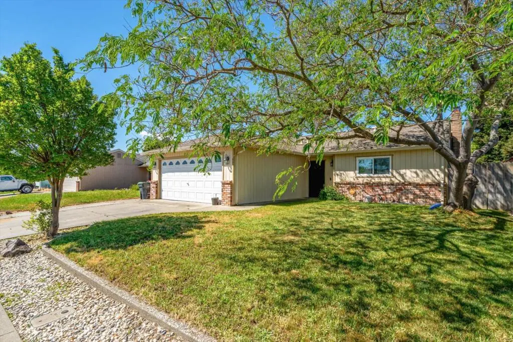 Single Family Residence for sale at 523 Thomas Circle, Suisun City, CA featuring 3 beds and 2 baths