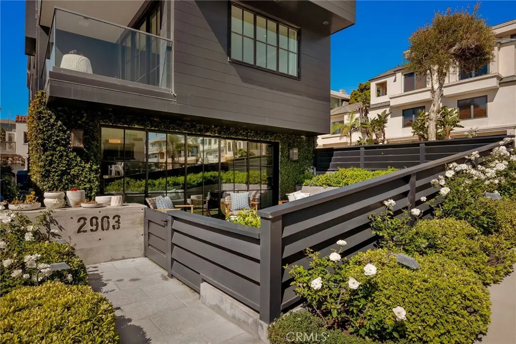 Residential Lease for rent at 2903 Manhattan Avenue, Manhattan Beach, Los Angeles County, CA featuring 5 beds and 5 baths