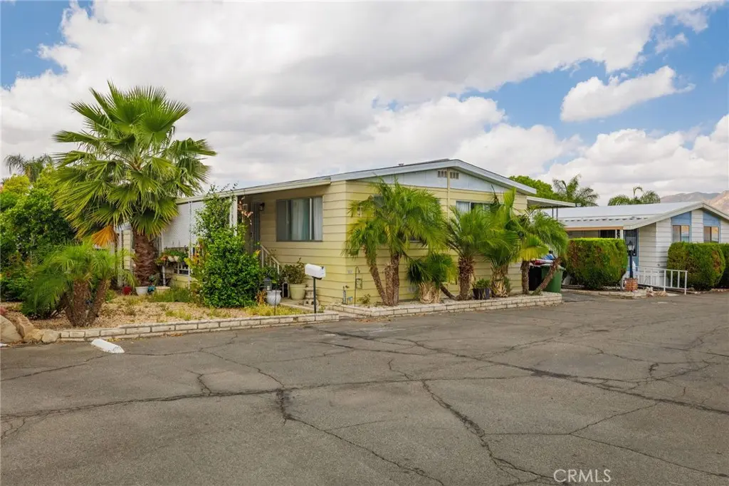 Manufactured In Park for sale at 881 N Lake 219, Hemet, CA featuring 2 beds and 2 baths