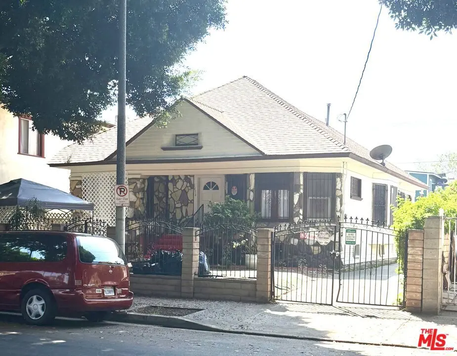Residential Lease for rent at 1434 W 22nd Street, Los Angeles, Los Angeles County, CA featuring 6 beds and 3 baths