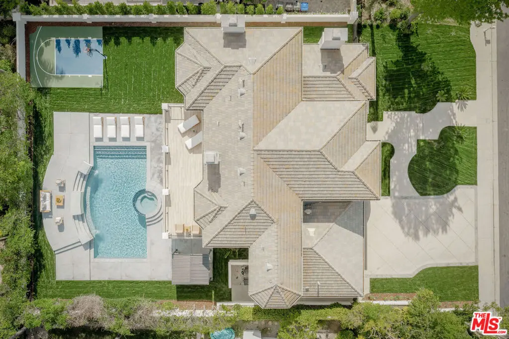 Single Family Residence for sale at 25532 Gaylord Court, Calabasas, CA featuring 5 beds and 6 baths