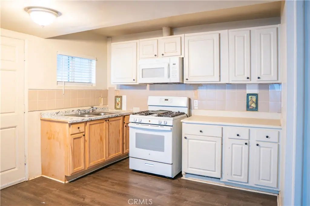 Residential Lease for rent at 114 N Lewis A, Lake Elsinore, Riverside County, CA featuring 3 beds and 2 baths