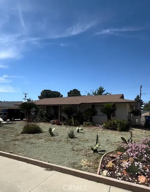 Single Family Residence for sale at 913 Cherry Hills Drive, Bakersfield, CA featuring 2 beds and 1 bath