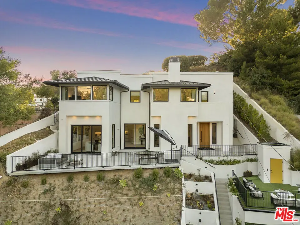 Residential Lease for rent at 3101 Belden Drive, Los Angeles, Los Angeles County, CA featuring 3 beds and 3 baths