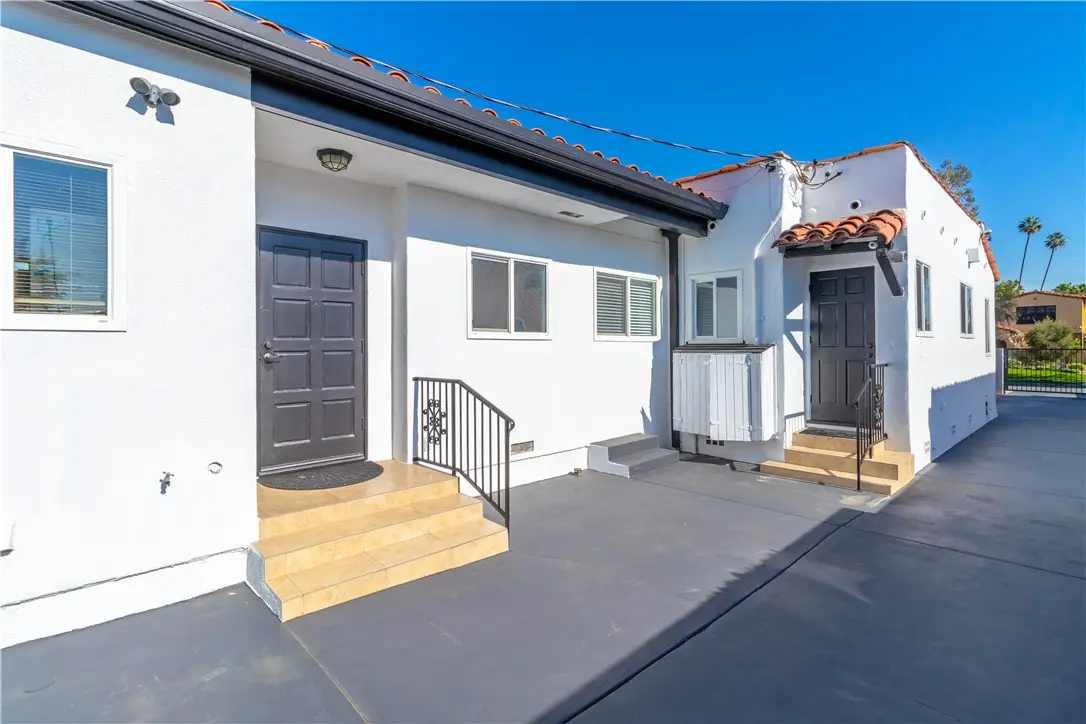 Residential Lease for rent at 161 N Willaman Drive, Beverly Hills, Los Angeles County, CA featuring 1 bed and 1 bath