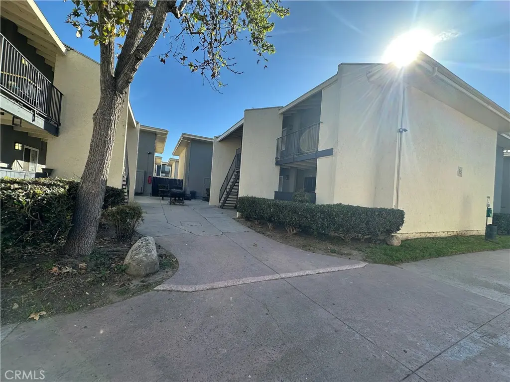 Apartment for rent at 12350 Del Amo 2509, Lakewood, CA featuring 3 beds and 2 baths