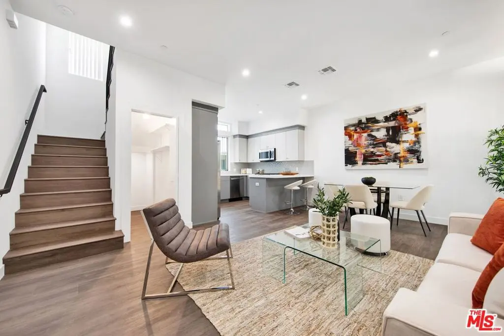 Residential Lease for rent at 1458 Butler Avenue, Los Angeles, Los Angeles County, CA featuring 3 beds and 2 baths