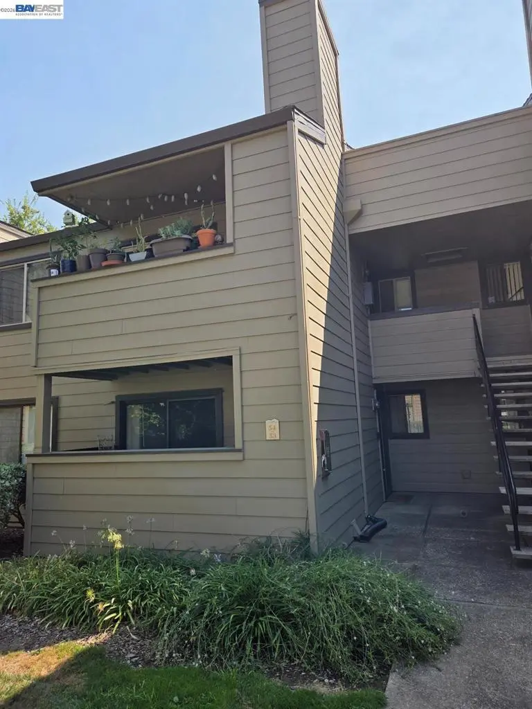 Condominium for sale at 3715 Tallyho Dr 53, Sacramento, CA featuring 2 beds and 2 baths