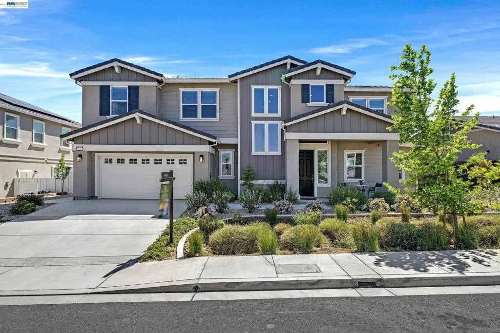 Single Family Residence for sale at 271 Eagle Nest Dr, Oakley, CA featuring 5 beds and 5 baths
