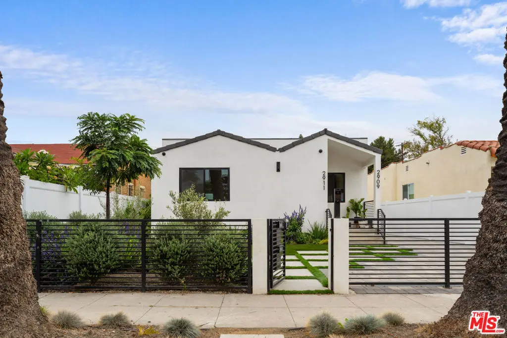 Single Family Residence for sale at 2911 S Rimpau Boulevard 2909, Los Angeles, CA featuring 4 beds and 3 baths
