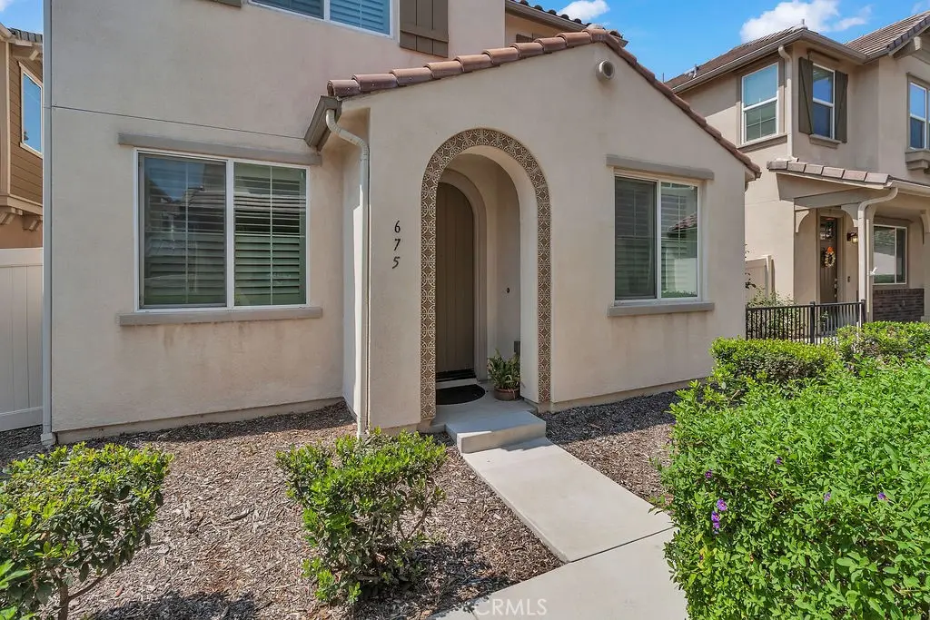 675 S Mandarin, Rialto, CA — listing photo 1