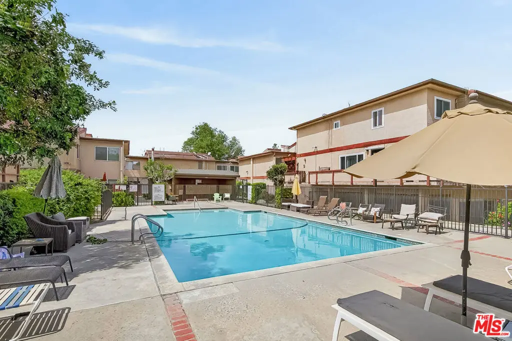 7320 Lennox Avenue F7, Van Nuys, CA — listing photo 1