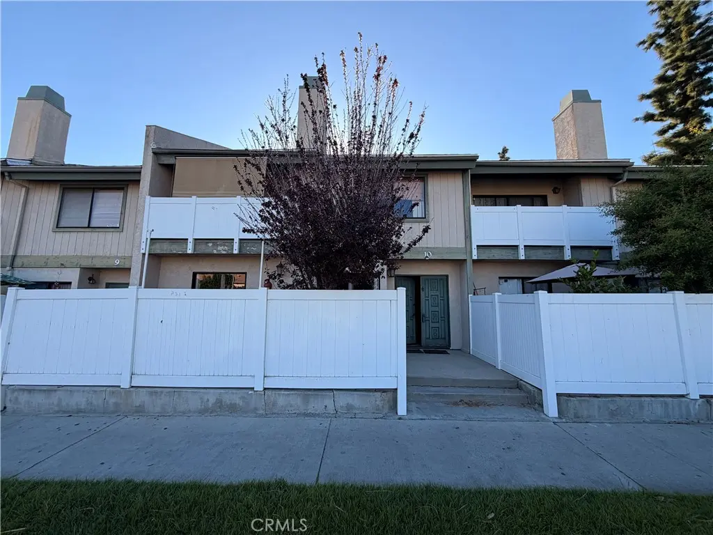 8341 De Soto 10, Canoga Park, CA — listing photo 1