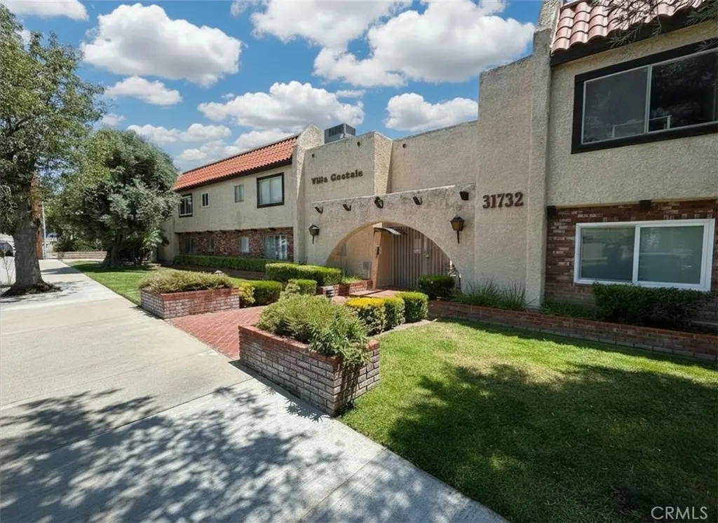 31732 Ridge Route 211, Castaic, CA — listing photo 1