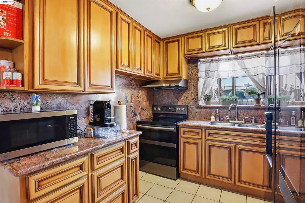 Condominium for sale at 27505 Tampa Ave 29, Hayward, CA featuring 2 beds and 2 baths