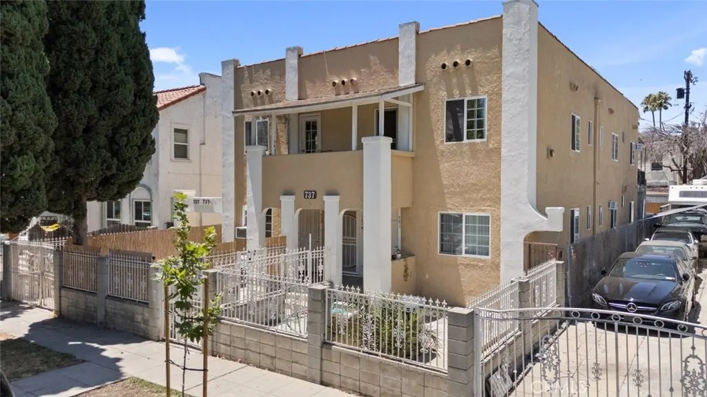 Apartment for sale at 737 N Ridgewood Place, Los Angeles, CA