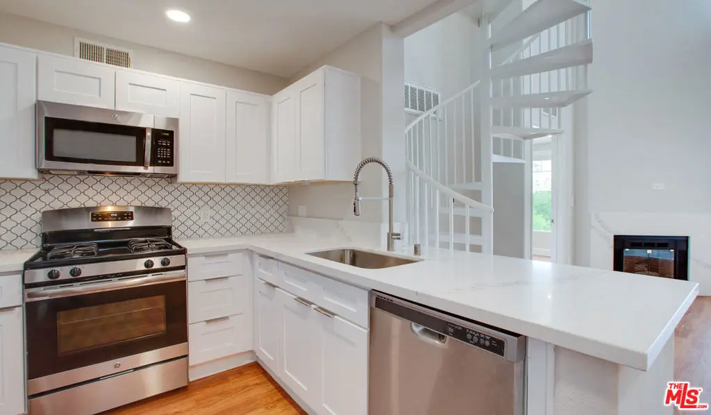 Residential Lease for rent at 5553 W 6th Street 2-412, Los Angeles, Los Angeles County, CA featuring 2 beds and 2 baths
