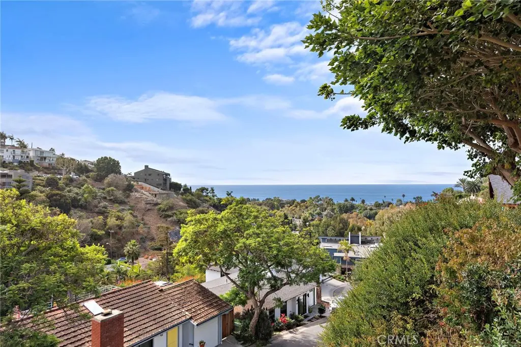 Single Family Residence for rent at 980 Meadowlark Lane, Laguna Beach, CA featuring 3 beds and 3 baths
