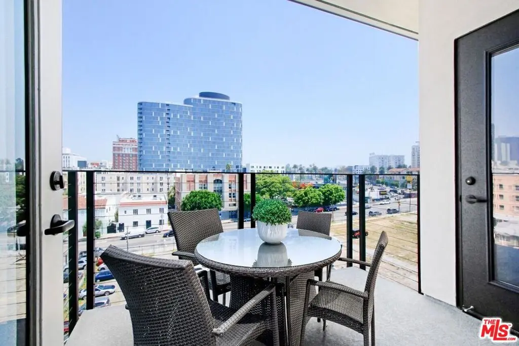 Residential Lease for rent at 2847 Leeward Avenue 206, Los Angeles, Los Angeles County, CA featuring 2 beds and 2 baths