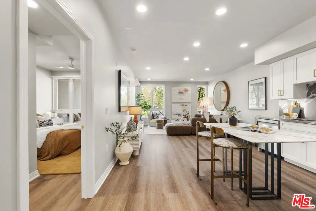 Residential Lease for rent at 7428 Santa Monica Boulevard 202, West Hollywood, Los Angeles County, CA featuring 1 bed and 2 baths