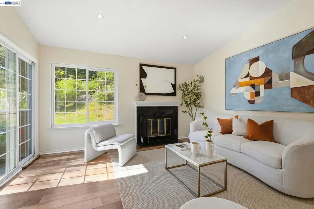 Condominium for sale at 515 Canyon Oaks Dr F, Oakland, CA featuring 1 bed and 1 bath