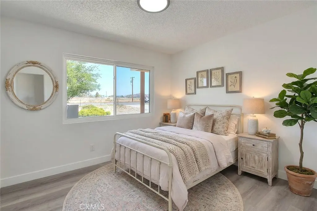 20916 Thunderbird, Apple Valley, CA — listing photo 1
