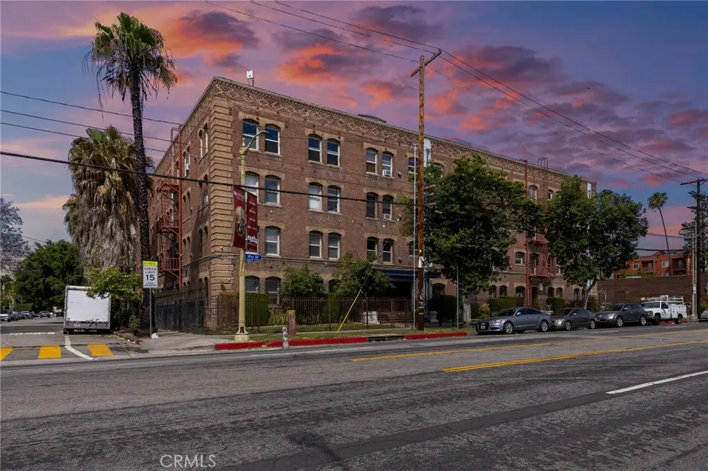 Condominium for sale at 4125 S Figueroa 202, Los Angeles, CA featuring 1 bed and 1 bath