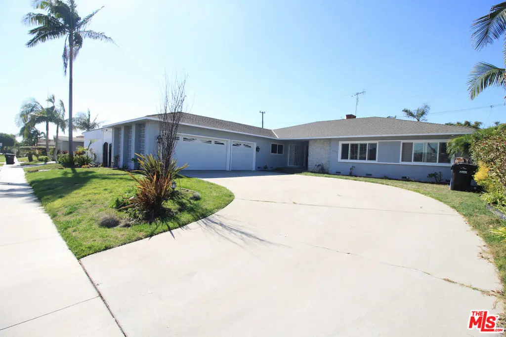 Residential Lease for rent at 6605 S Sherbourne Drive, Los Angeles, Los Angeles County, CA featuring 4 beds and 4 baths