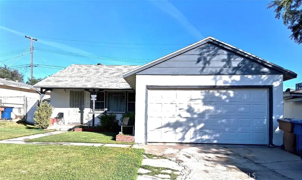Single Family Residence for sale at 2305 Sandy, Bakersfield, CA featuring 3 beds and 2 baths