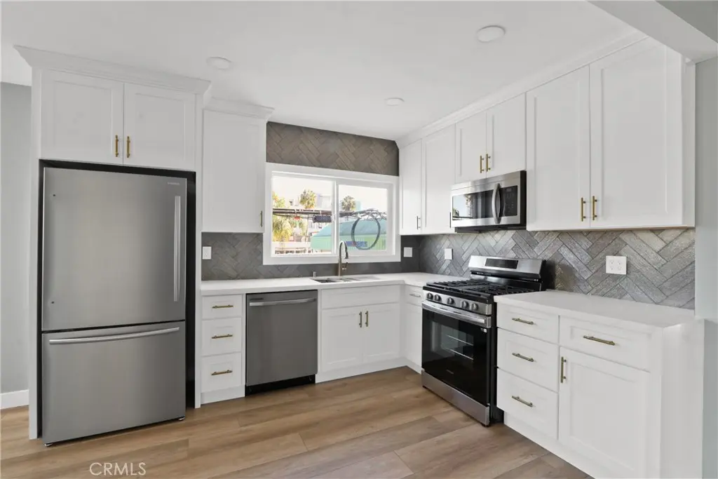 Condominium for sale at 436 Cedar Avenue 15, Long Beach, CA featuring 2 beds and 1 bath