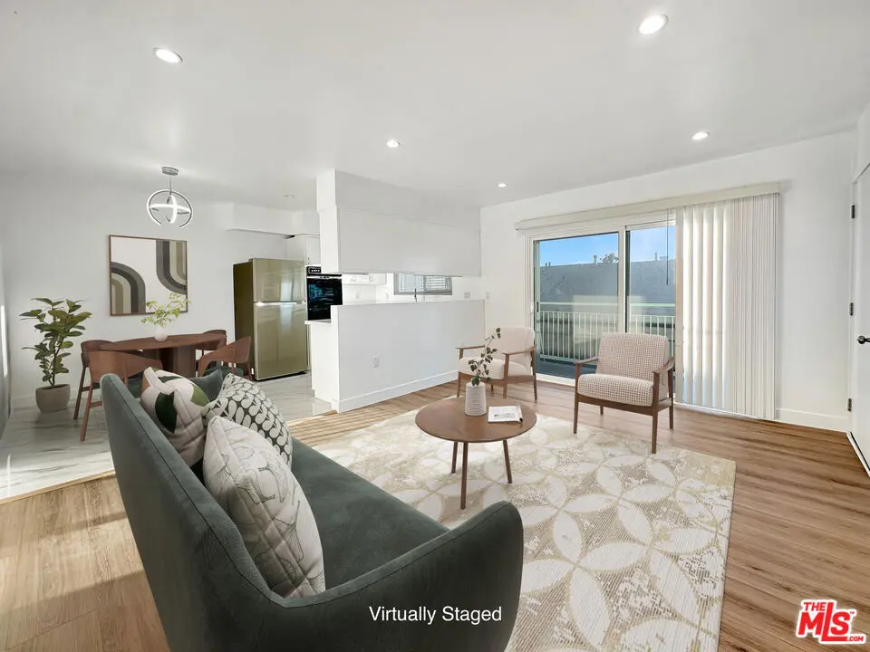 Residential Lease for rent at 220 E Hyde Park 4, Inglewood, Los Angeles County, CA featuring 1 bed and 1 bath