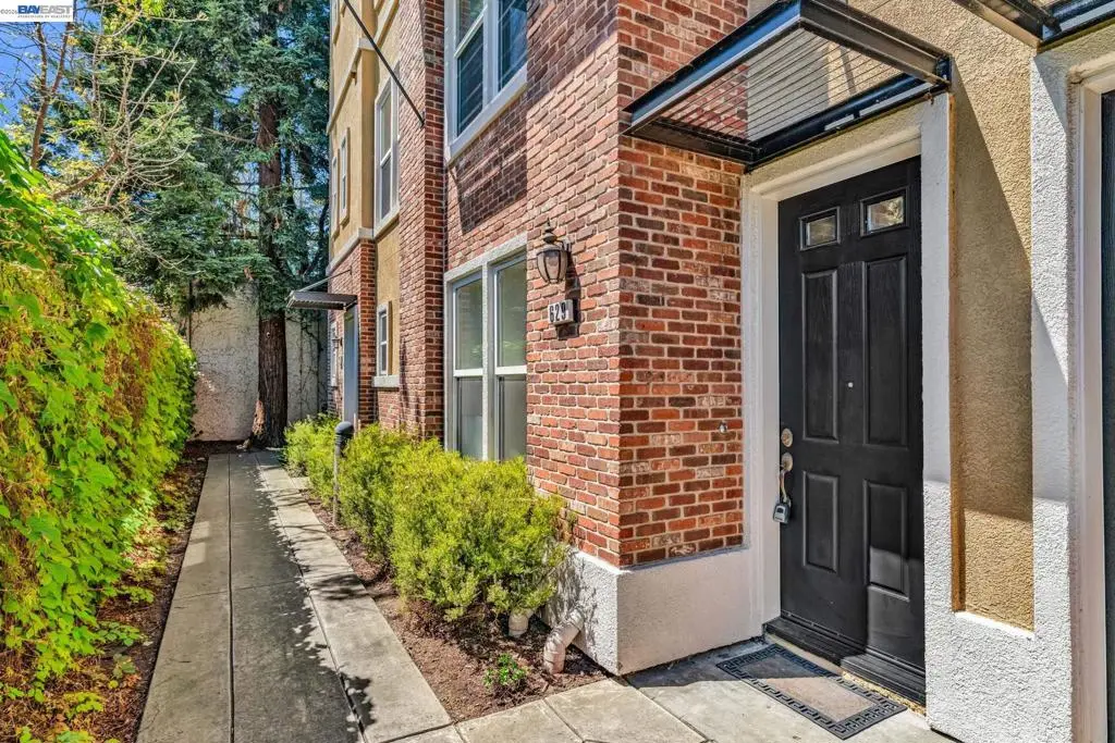 Condominium for sale at 629 Artistic Place, Hayward, CA featuring 3 beds and 3 baths