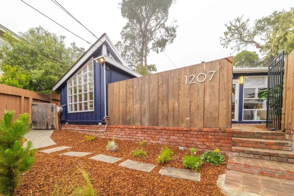 1207 Presidio Boulevard, Pacific Grove, CA — listing photo 1