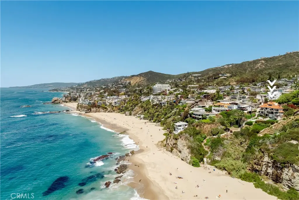 Residential Lease for rent at 32061 Coast Highway, Laguna Beach, Orange County, CA featuring 4 beds and 6 baths