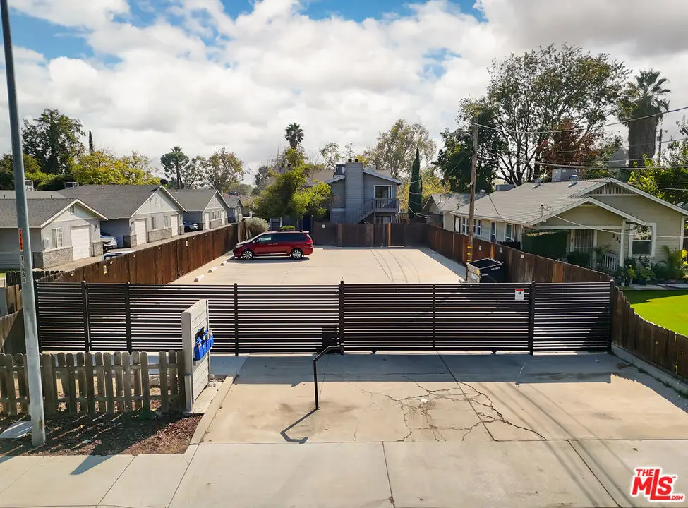 2301 Buena Vista Street, Bakersfield, CA — listing photo 1