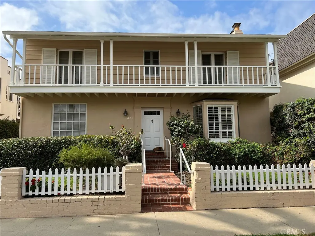 Residential Lease for rent at 425 S Palm Drive, Beverly Hills, Los Angeles County, CA featuring 3 beds and 3 baths