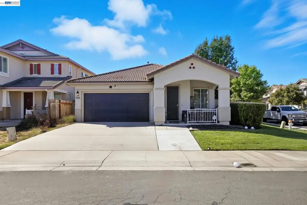 Single Family Residence for sale at 3209 Beretania Way, Sacramento, CA featuring 4 beds and 2 baths