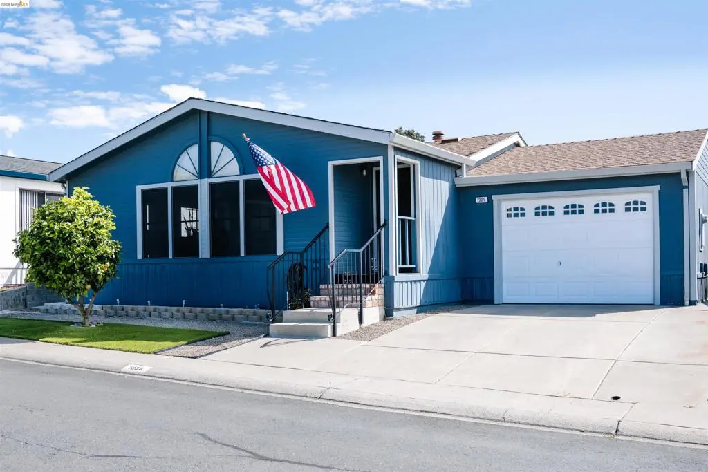Manufactured In Park for sale at 1909 Strasbourg Ln, Antioch, CA featuring 2 beds and 2 baths