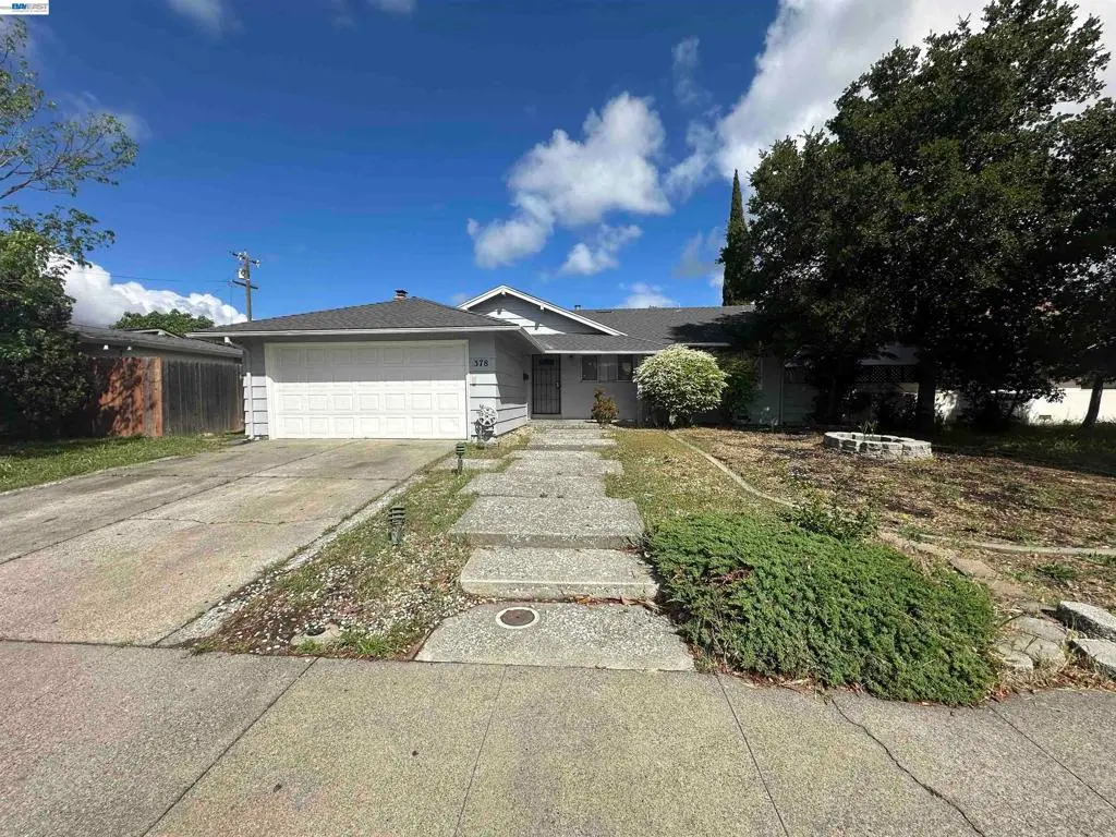 Single Family Residence for sale at 378 Acacia St, Fairfield, CA featuring 3 beds and 2 baths