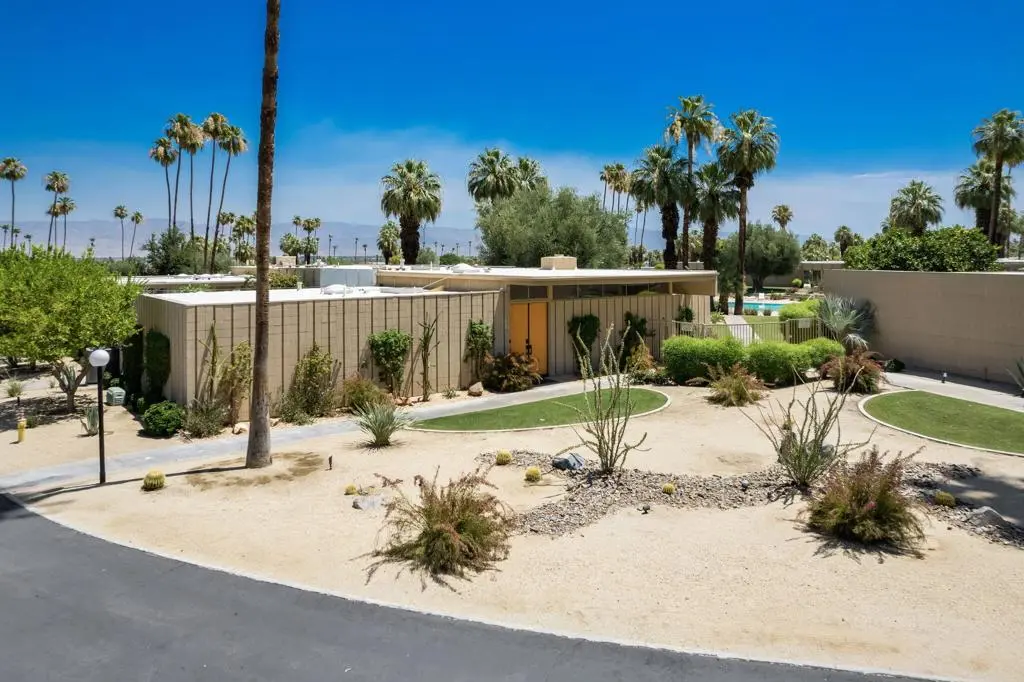 Residential Lease for rent at 72915 El Paseo 615, Palm Desert, Riverside County, CA featuring 3 beds and 3 baths