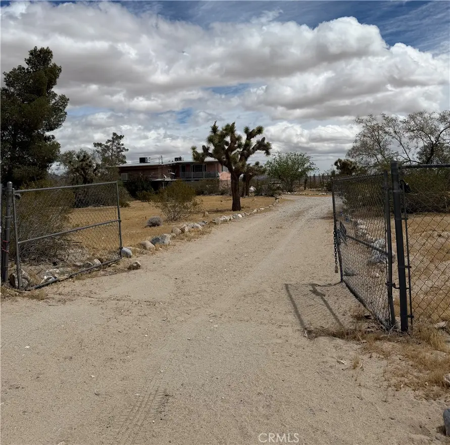 9511 ANZA TRL, Lucerne Valley, CA — listing photo 1