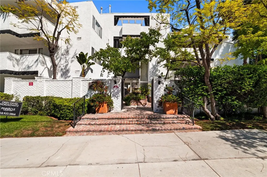 4950 Louise 304, Encino, CA — listing photo 1
