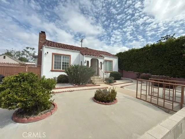 Single Family Residence for sale at 521 E Chestnut, Glendale, CA featuring 3 beds and 2 baths