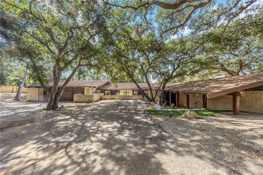 Residential Lease for rent at 2300 Villa Heights, Pasadena, Los Angeles County, CA featuring 6 beds and 7 baths