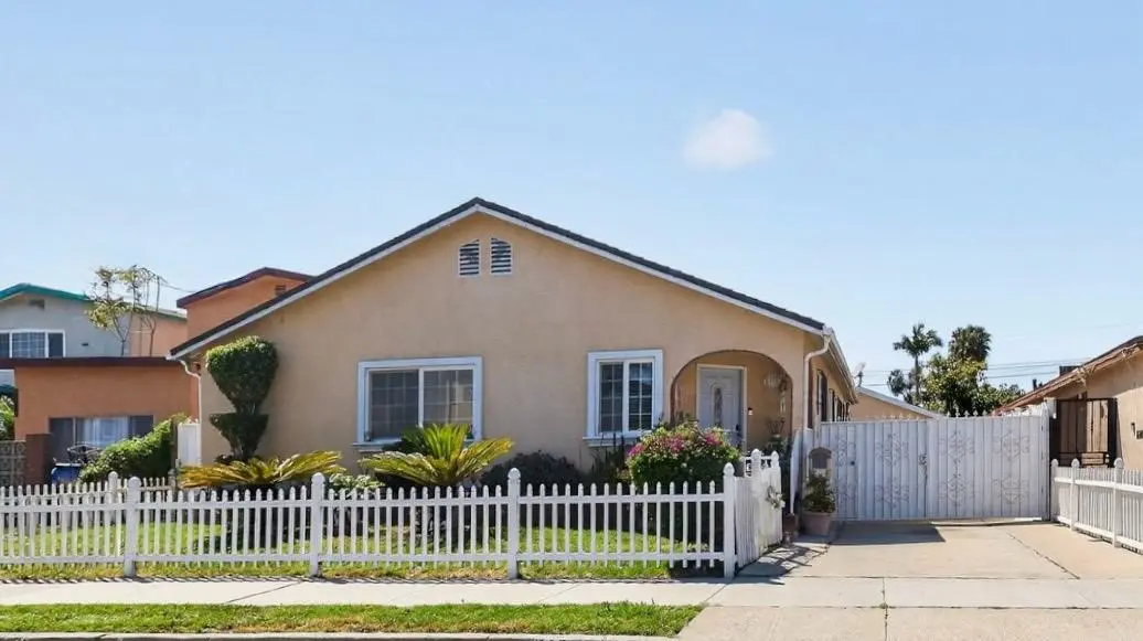 11951 Oxford, Hawthorne, CA — listing photo 1