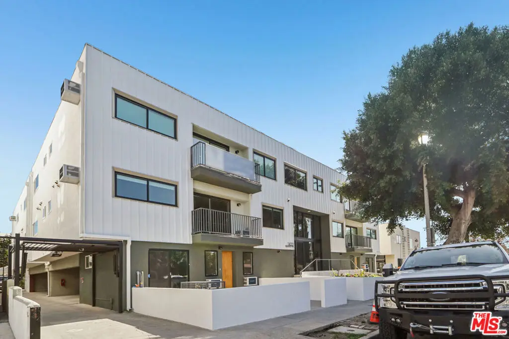 Residential Lease for rent at 1422 Tamarind Avenue, Los Angeles, CA featuring 1 bed and 1 bath