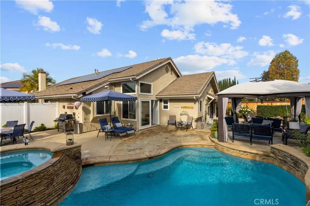 Residential Lease for rent at 25662 Cresta Loma, Laguna Niguel, Orange County, CA featuring 3 beds and 2 baths