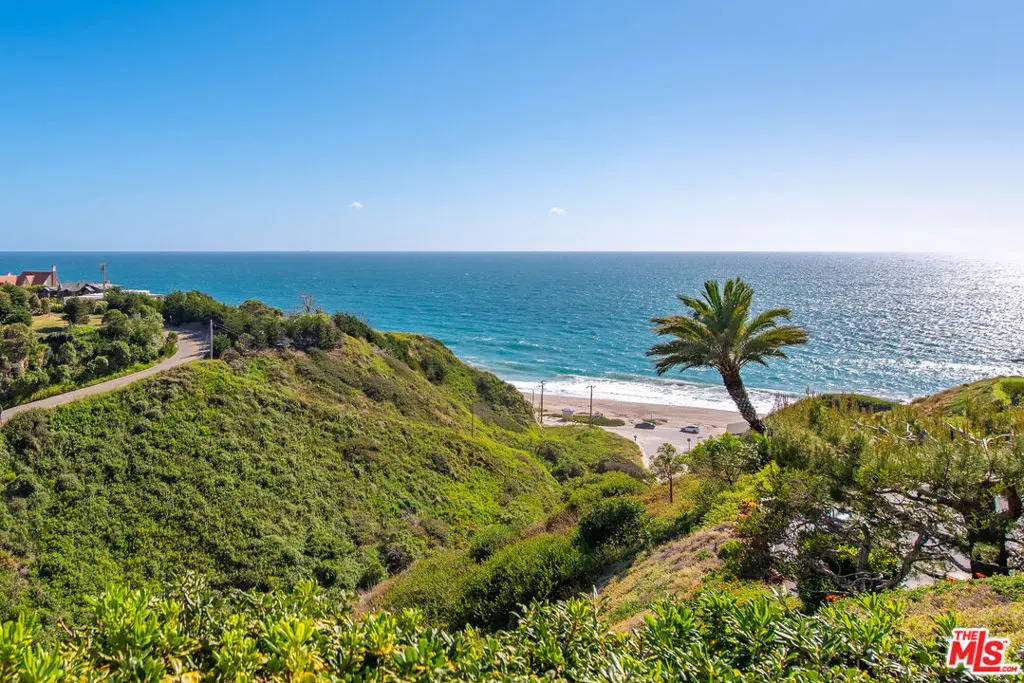 Residential Lease for rent at 6817 Seawatch Lane, Malibu, Los Angeles County, CA featuring 3 beds and 4 baths